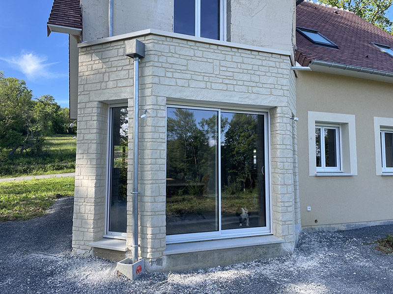 Chantier enduit matricé sur une façade de maison à Caen - Michel Marie Peinture