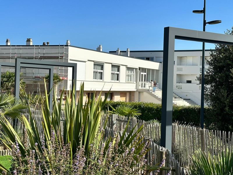 Ravalement de façade et étanchéité liquide type SEL pour un immeuble à ouistreham - Michel Marie Peinture