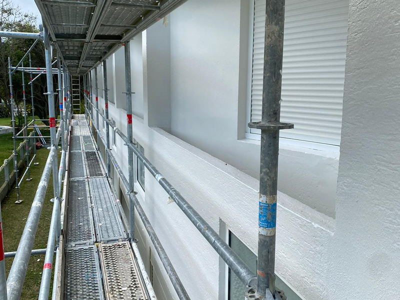 Ravalement de façade et étanchéité liquide type SEL pour un immeuble à ouistreham - Michel Marie Peinture